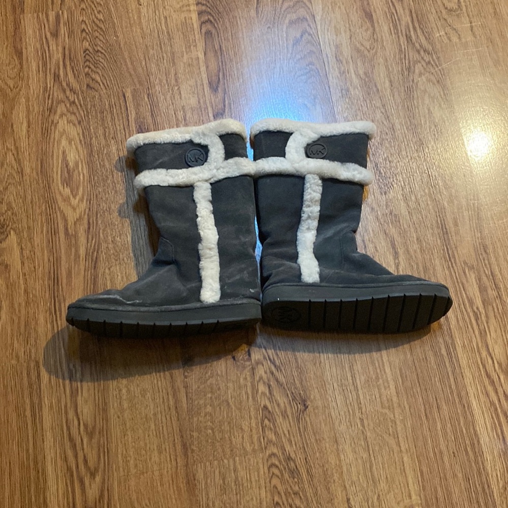 Michael Kors grey fluffy boots size 8